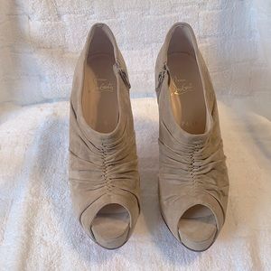 CHRISTIAN LOUBOUTIN Beige Suede Size 40
